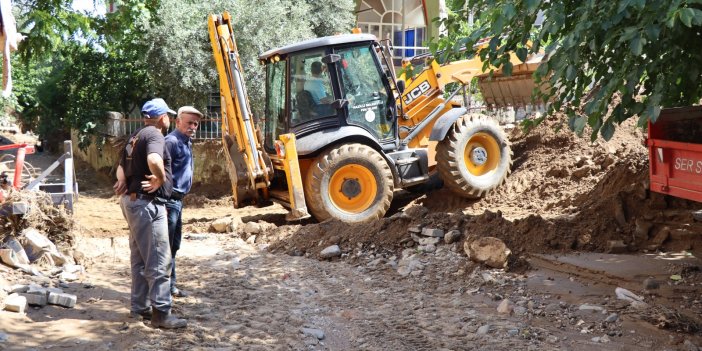 Nazilli Belediyesi afet bölgelerinde yaraları sarıyor