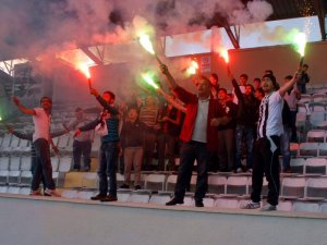 Aydınspor 1923’e Göztepe Maçı Öncesi Baklavalı Meşaleli Destek