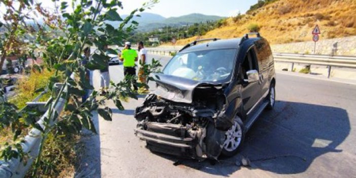 Aydın'da bariyerlere çarpan hafif ticari araçtaki 2 kişi yaralandı