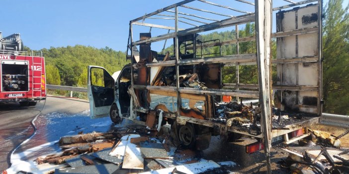 Seyir halindeki kamyonet ve otomobilde çıkan yangın söndürüldü