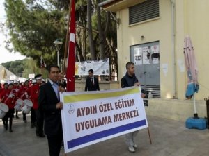 Otizme Dikkat Çekmek İçin Yürüdüler