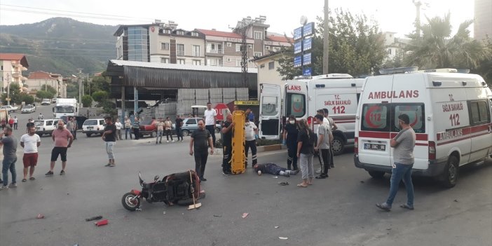 Elektrikli bisiklet ile motosikletin çarpıştığı kazada 3 kişi yaralandı