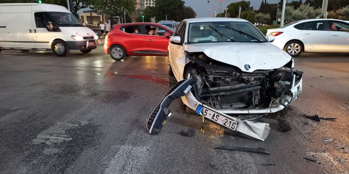 İki otomobilin çarpışması sonucu 2 kişi yaralandı