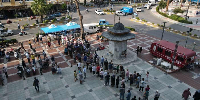 Nazilli Belediyesi aşure bereketini binlerce kişiyle paylaştı