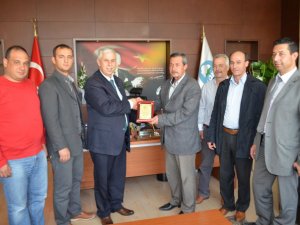 Avcılar Kulübü’nden Başkan Toyran’a Plaket