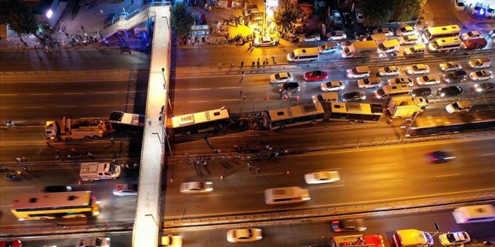 İstanbul'da 4 metrobüs çarpıştı: 89 yaralı