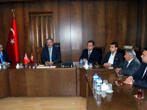 AK Partili Meclis Üyeleri Vali Ayyıldız’ı Ziyaret Etti