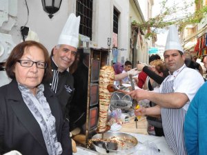 Kurutulmuş Yemek Ziyafetinde İzdiham