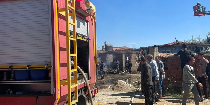 Çiftçinin emekleri kül oldu! Ev, depo ve traktör kullanılamaz hale geldi..