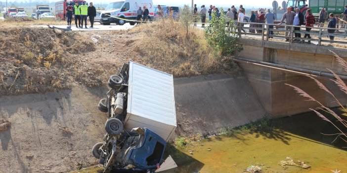 Kamyonet ve motosiklet çarpıştı: 1 kişi öldü, 1 kişi yaralandı