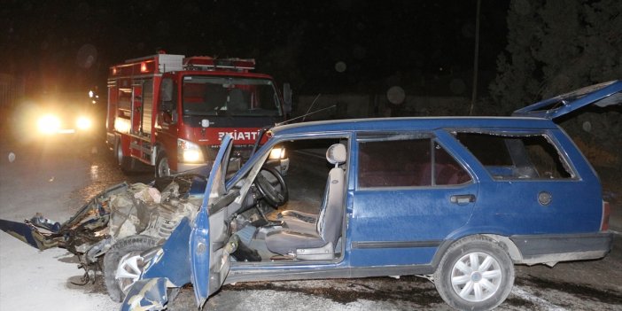 Park halindeki tıra çarpan otomobili sürücüsü ağır  yaralandı