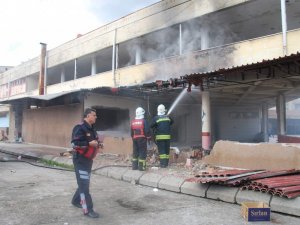 Eski Otogar'da Çıkan Yangın İtfaiye Tarafından Söndürüldü