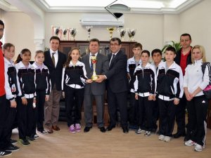 Aydınlı Küçük Kızlar Badminton'da Türkiye 2'incisi Oldu