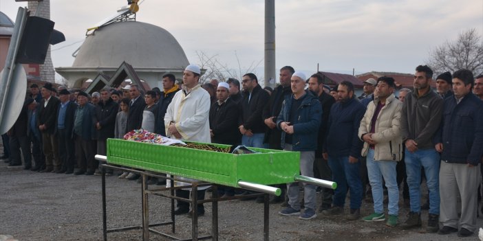 Kocası tarafından katledilen 18 yaşındaki Elif toprağa verildi