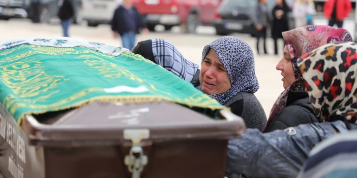 Kovid nedeniyle hayatını kaybeden 62 yaşındaki doktor toprağa verildi