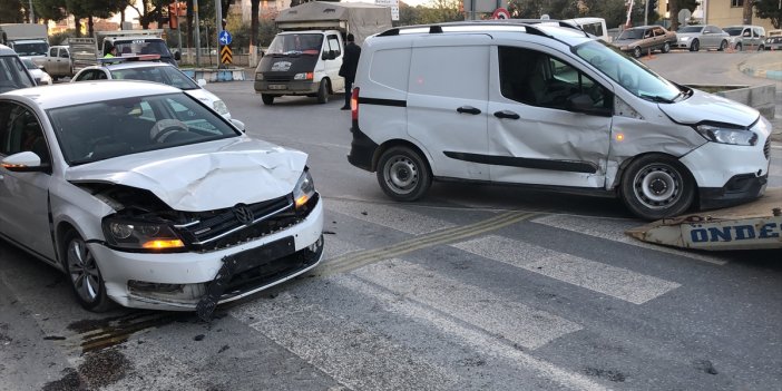 Aydın'da otomobil ile hafif ticari araç çarpıştı: 2 yaralı