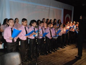 Çocuklardan Duygu Dolu Kutlu Doğum Kutlaması