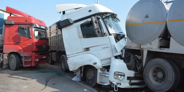 16 aracın karıştığı zincirleme trafik kazasında 4 kişi yaralandı