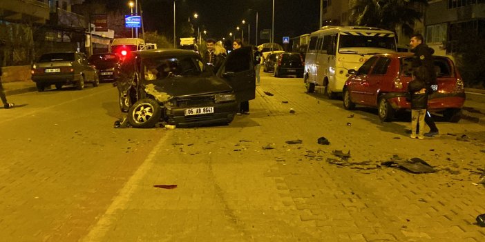 Nazilli'de alkollü sürücü park halindeki araçlara çarptı: 1 yaralı