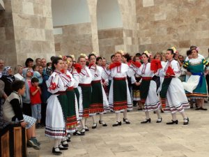 Bulgar Halk Dansları Didim’de Oyunlarını Sergiledi
