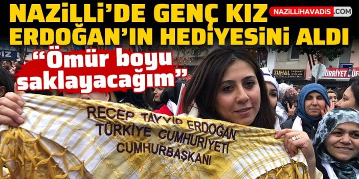 Nazilli'de genç kız Cumhurbaşkanı Erdoğan'ın hediyesini aldı