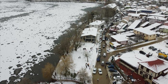 Hafta sonu gezilerinin merkezi Bozdağ'daki Gölcük Gölü buz tuttu