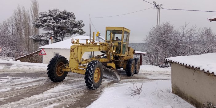 Büyükşehir'den kar seferberliği! Kapanan yollar tek tek  açılıyor