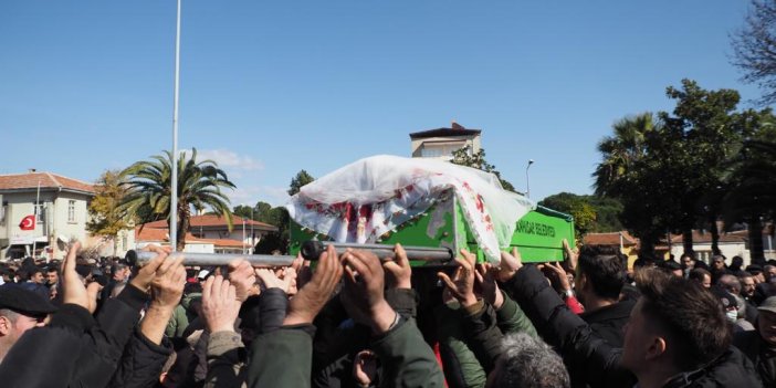 Atça’da yüzlerce kişi Büşra öğretmeni uğurladı