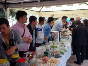 İmam Hatip Öğrencileri Kermes Düzenledi