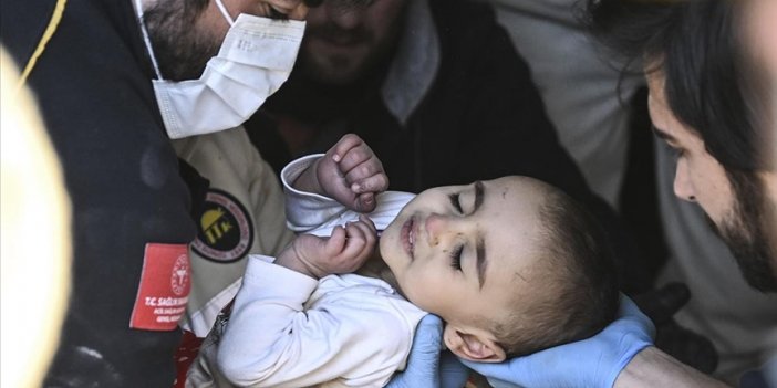 Antakya'da depremin 133. saatinde bir bebek enkazdan kurtarıldı