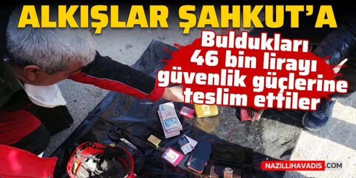 Enkazda buldukları 46 bin lirayı güvenlik güçlerine teslim etti