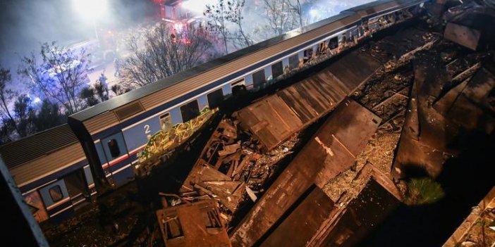 Yunanistan'da meydana gelen tren kazası sonrası Ulaştırma Bakanı istifa etti