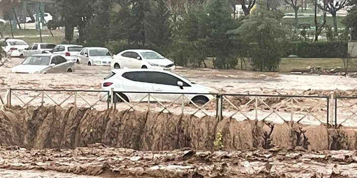 Şanlıurfa'yı bir felaket daha vurdu: Sağanak yağış sele neden oldu