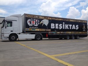 Beşiktaş’ın Ürün Satış Tır'ı Yandı