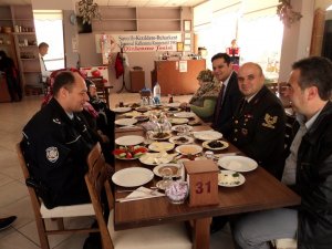 Buharkent Kaymakamlığı Şehit Ailelerine Yemek Verdi