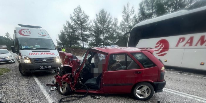 Yolcu otobüsü ile otomobil çarpıştı! 2 kişi feci şekilde can verdi