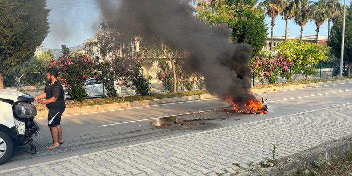 Minibüsle çarpışan motosikletteki askeri sürücü yaralandı