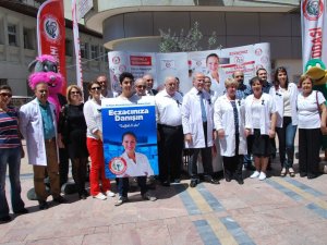 Eczacılar Günlerini Buruk Kutladı
