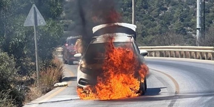 Seyir halindeki otomobil alev alev yandı