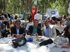 Kuşadası'nda Yaşayan Girit'liler 3 Bin İmza Topladı