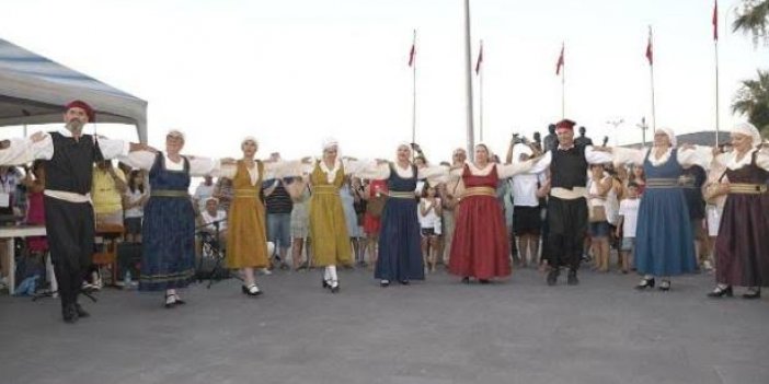 Kuşadası Sokak Festivali renkli görüntülere sahne oldu