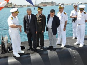 Askeri Gemiler Kuşadası Limanı’nda