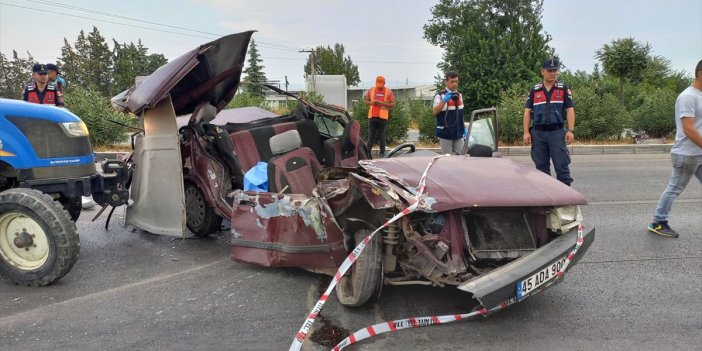 Otomobil traktör römorkuna çarptı! 1 ölü 2 yaralı