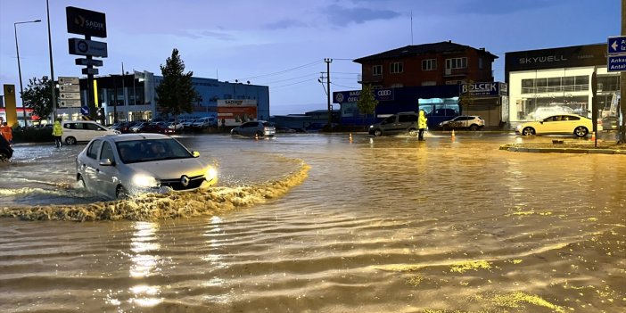 Denizli'yi sağanak vurdu