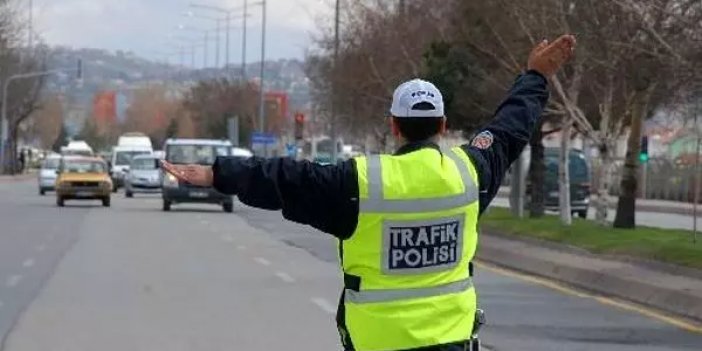 Artık ehliyet taşımak zorunlu değil! Trafik denetimlerinde bir dönem sona eriyor