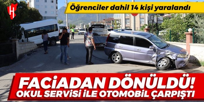 Faciadan dönüldü! Okul servisi ile otomobil çarpıştı: 14 kişi yaralandı