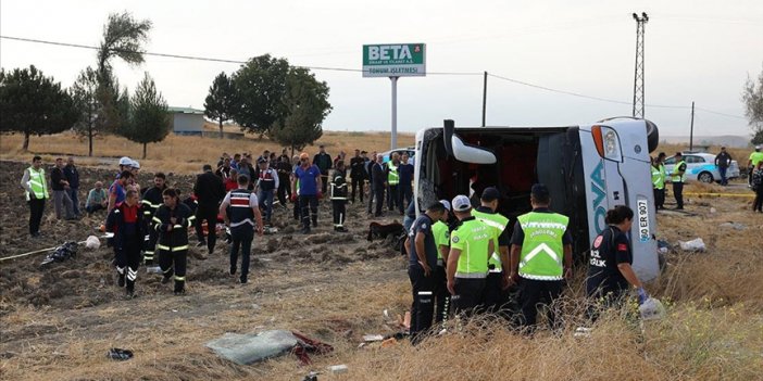 Yolcu otobüsü devrildi: 6 kişi öldü, 35 kişi yaralandı