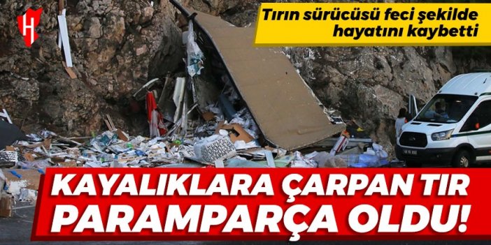 Kayalıklara çarparak parçalanan tır sürücüsü feci şekilde öldü!