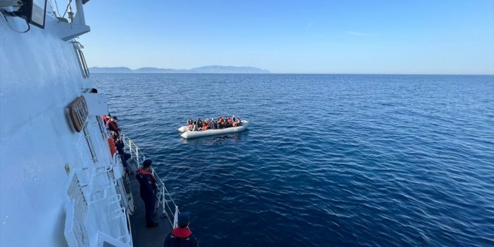 Kuşadası açıklarında 37 düzensiz göçmen kurtarıldı ​​​​​​