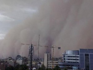 İran Kum Fırtınasına Teslim: 5 Ölü